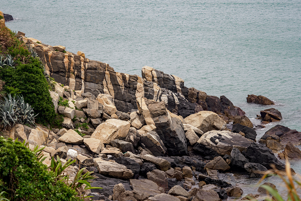 秋桂山海岸斑馬岩