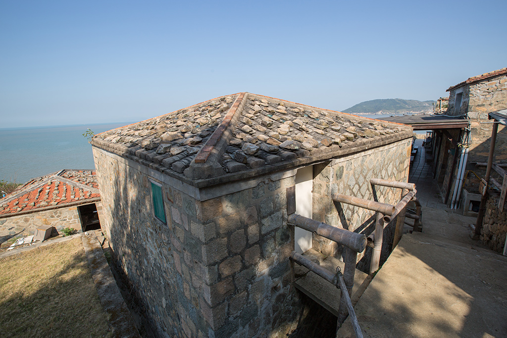 一幢幢滿佈歷史痕跡的老厝